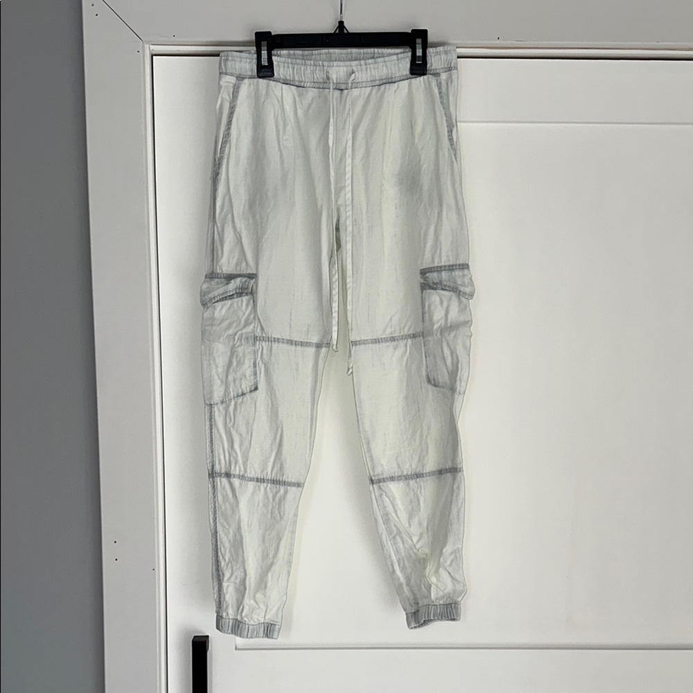 Bella Dahl White washed Cargo Joggers w Elastic Cuffs and Drawstring Waist